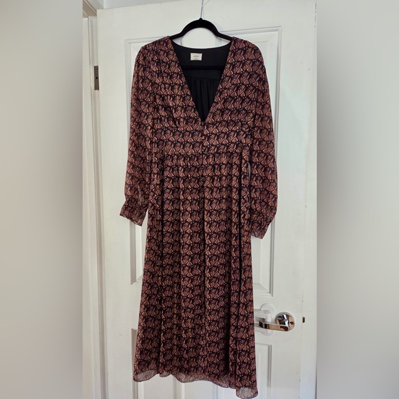 Wilfred Dresses & Skirts - Wilfred Metallic Midi Dress